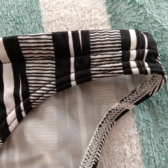 (Pre-Owned) RARE VINTAGE HOM SWIM BRIEF, SIZE 34", BLACK/WHITE STRIPES (*) - Picture 3 of 8